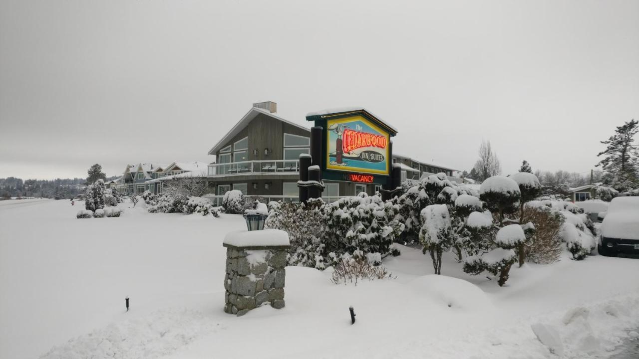 The Cedarwood Inn & Suites Sidney Bagian luar foto