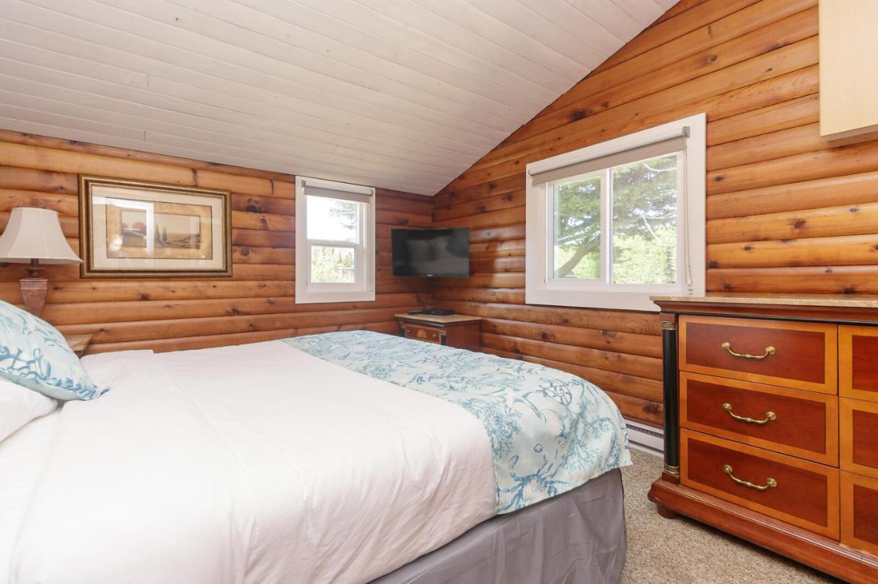 The Cedarwood Inn & Suites Sidney Bagian luar foto