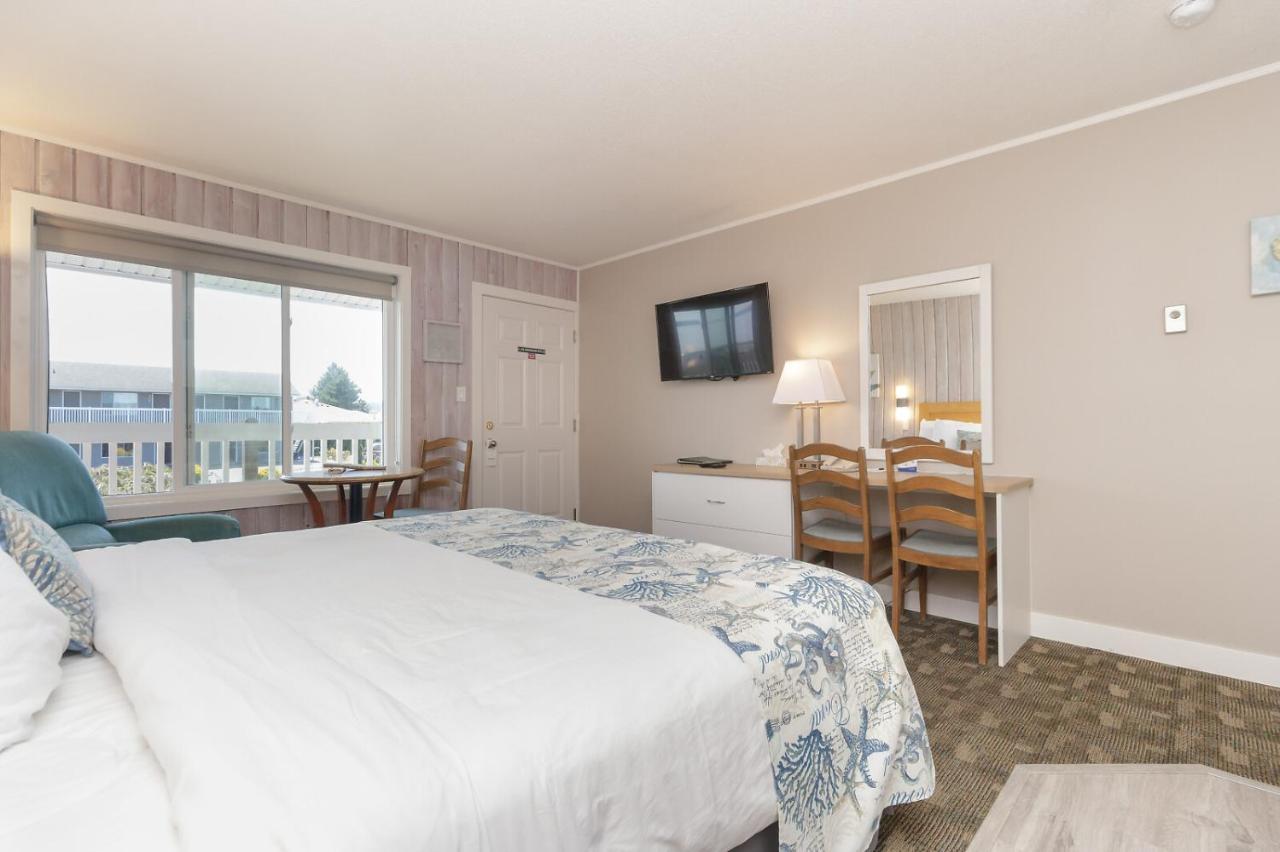 The Cedarwood Inn & Suites Sidney Bagian luar foto
