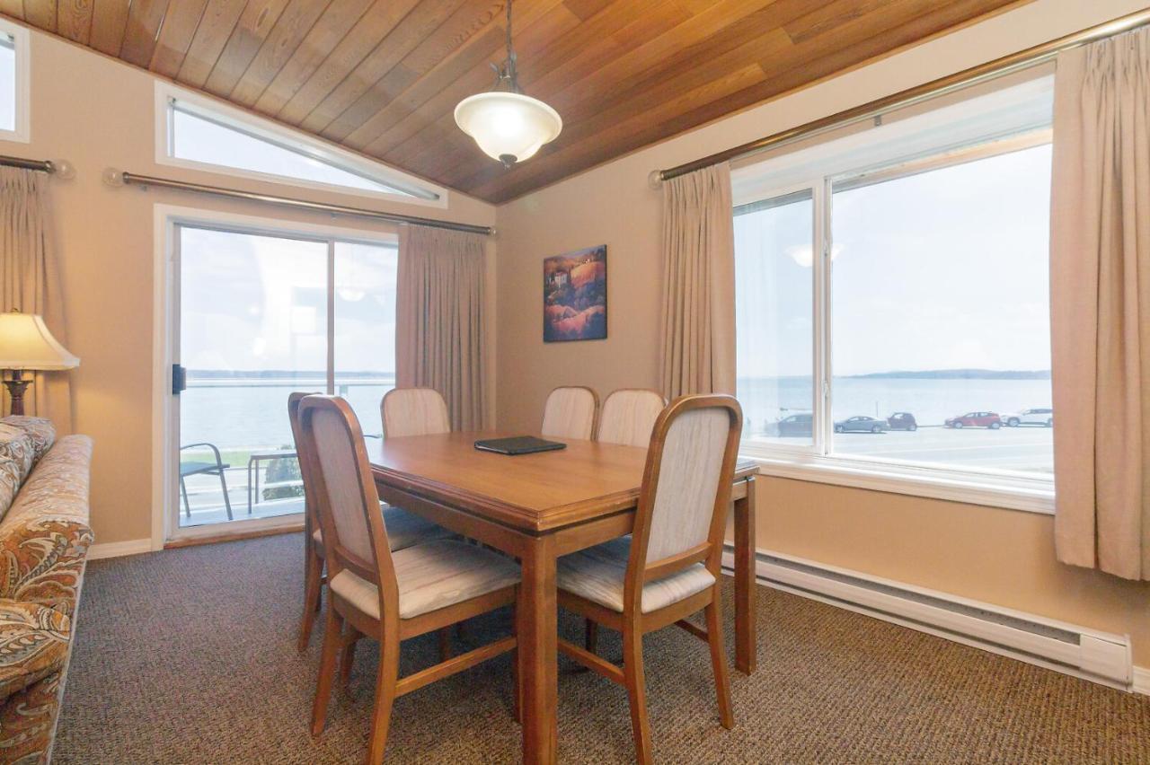 The Cedarwood Inn & Suites Sidney Bagian luar foto