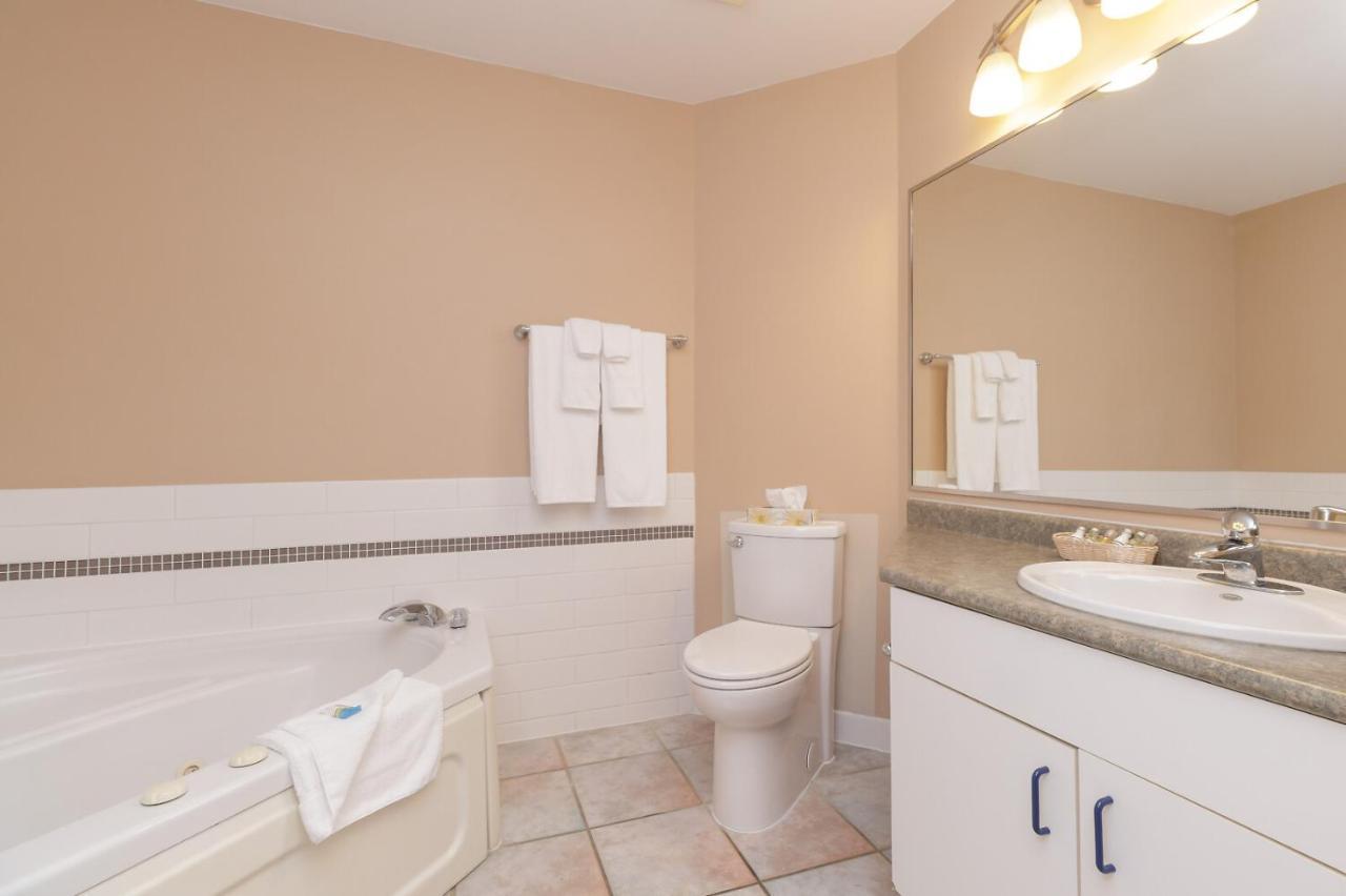 The Cedarwood Inn & Suites Sidney Bagian luar foto
