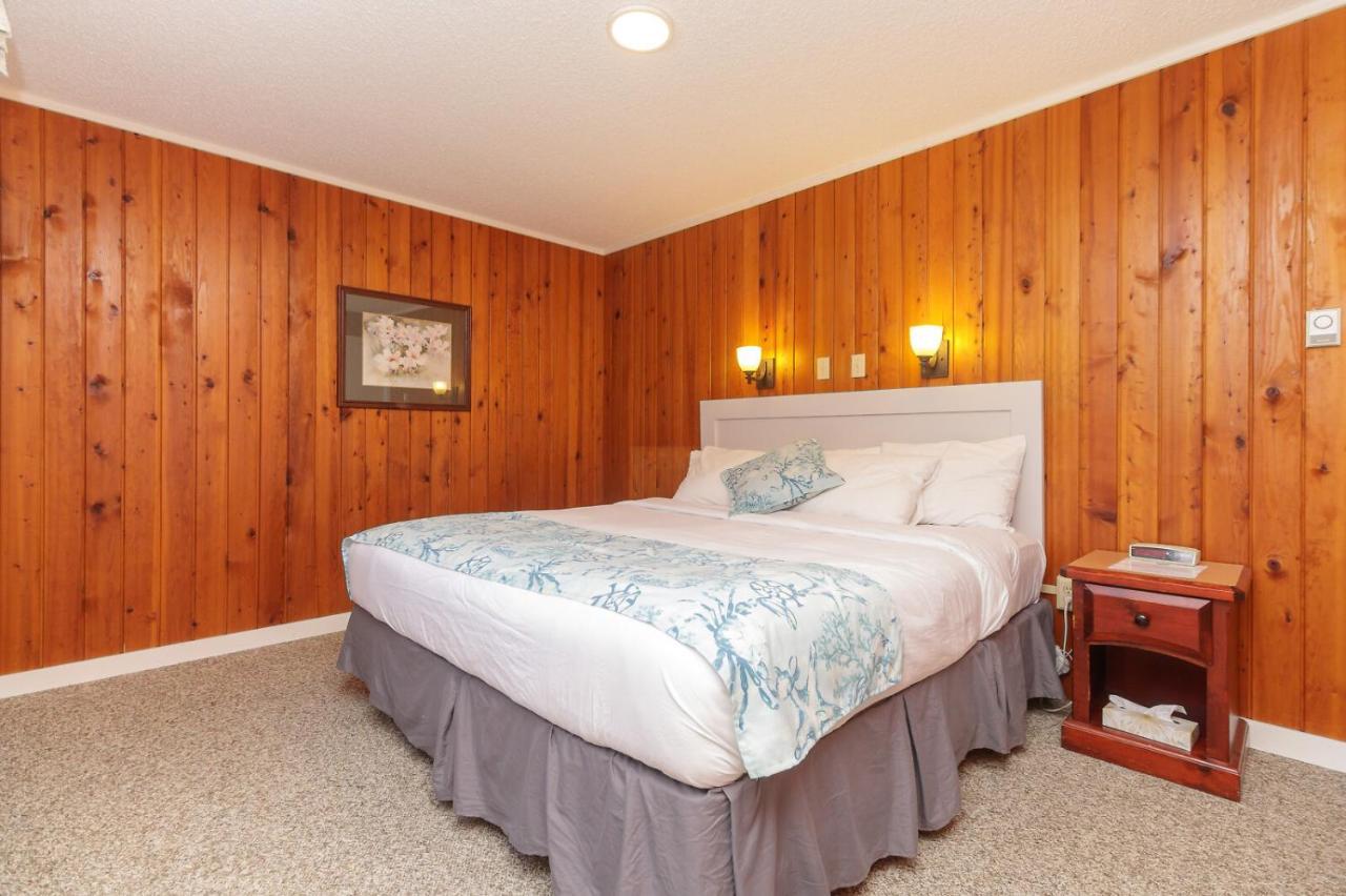 The Cedarwood Inn & Suites Sidney Bagian luar foto