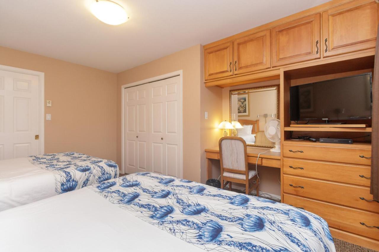 The Cedarwood Inn & Suites Sidney Bagian luar foto