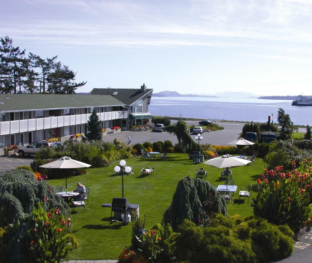 The Cedarwood Inn & Suites Sidney Bagian luar foto