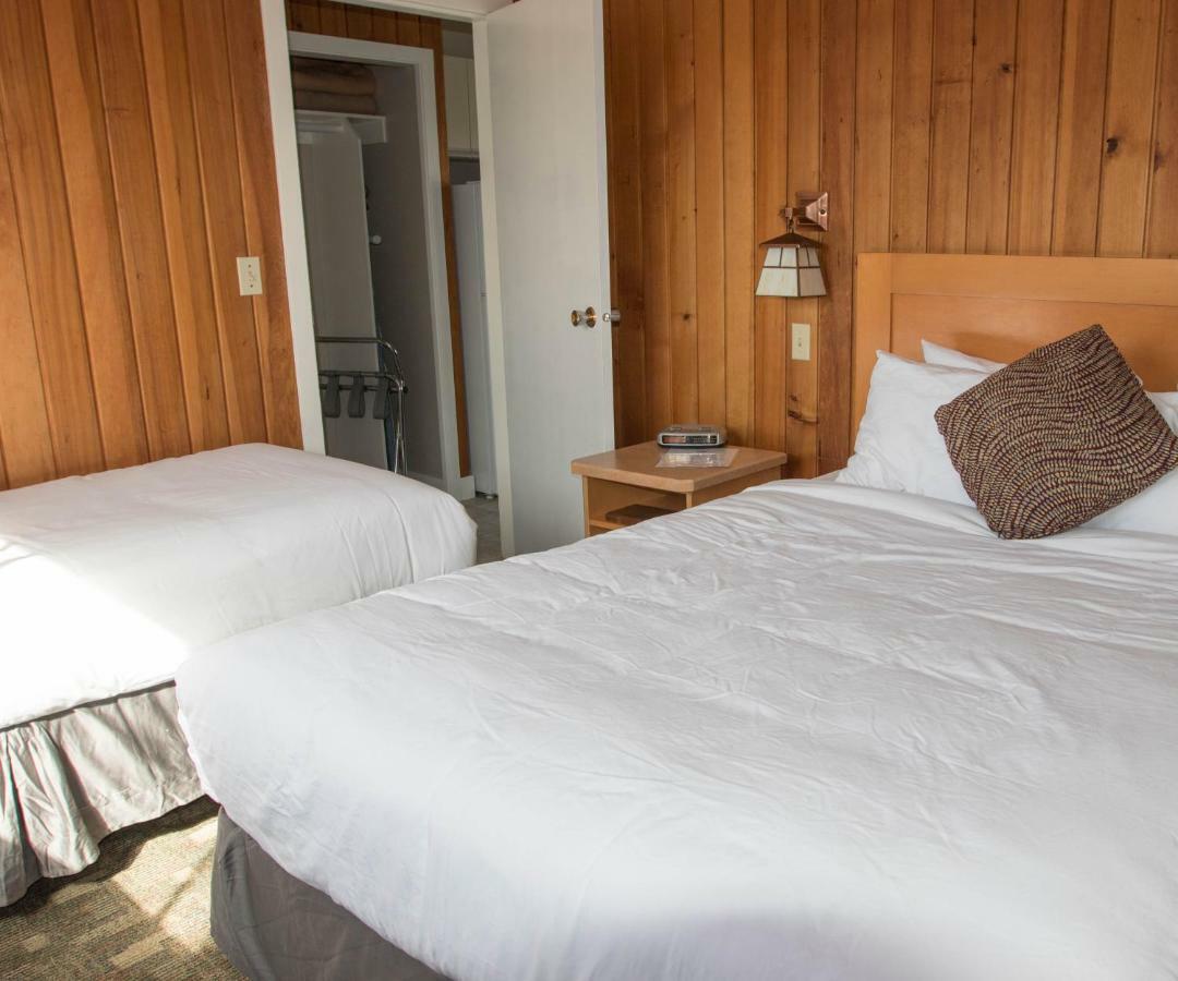 The Cedarwood Inn & Suites Sidney Bagian luar foto