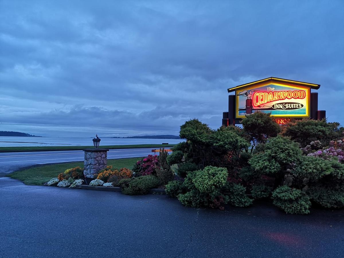 The Cedarwood Inn & Suites Sidney Bagian luar foto